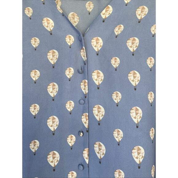 41 Hawthorn Blue Allover Hot Air Balloon Vneck Blouse Shirt Top Womens Medium - Picture 2 of 7